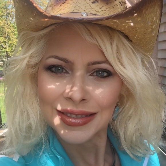 Meet your Posher, Penny - Picture 2 of 2